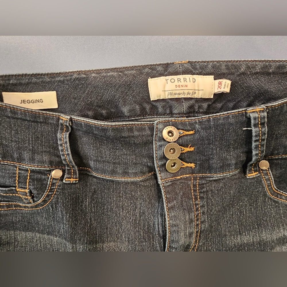3 button, Torrid jegging. Like New!